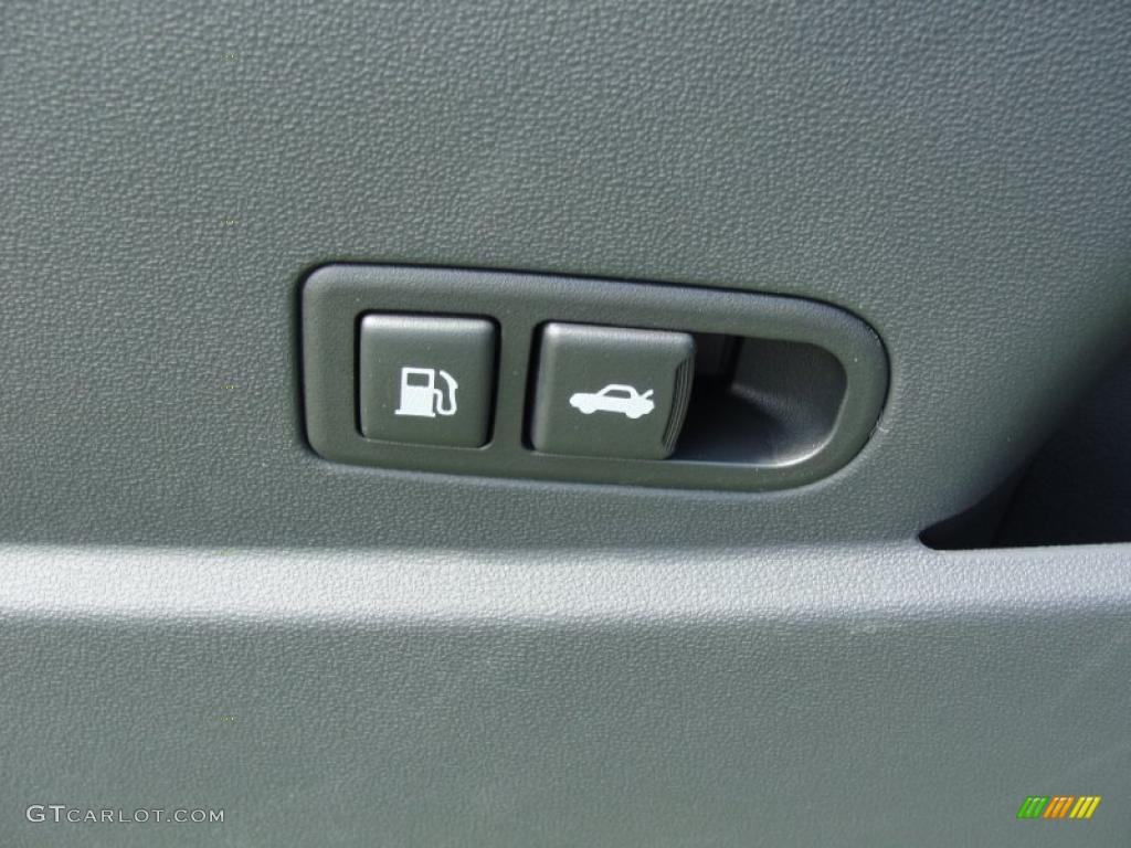 2011 Hyundai Genesis Coupe 2.0T Premium Controls Photo #46974588