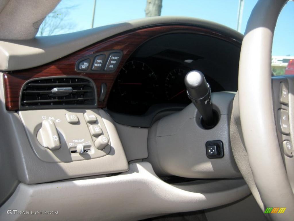 2004 Cadillac DeVille DTS Controls Photo #46975518