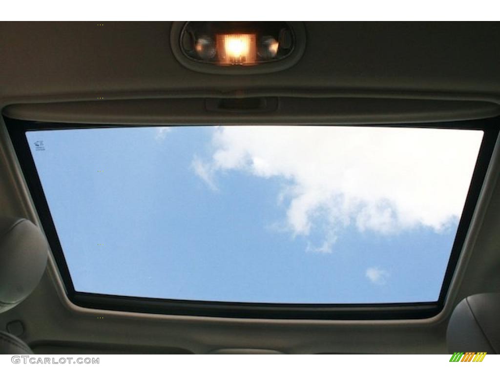 2005 Toyota Sequoia SR5 4WD Sunroof Photos