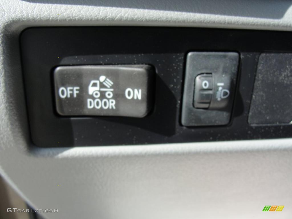 2011 Toyota Tundra Double Cab Controls Photo #46976469
