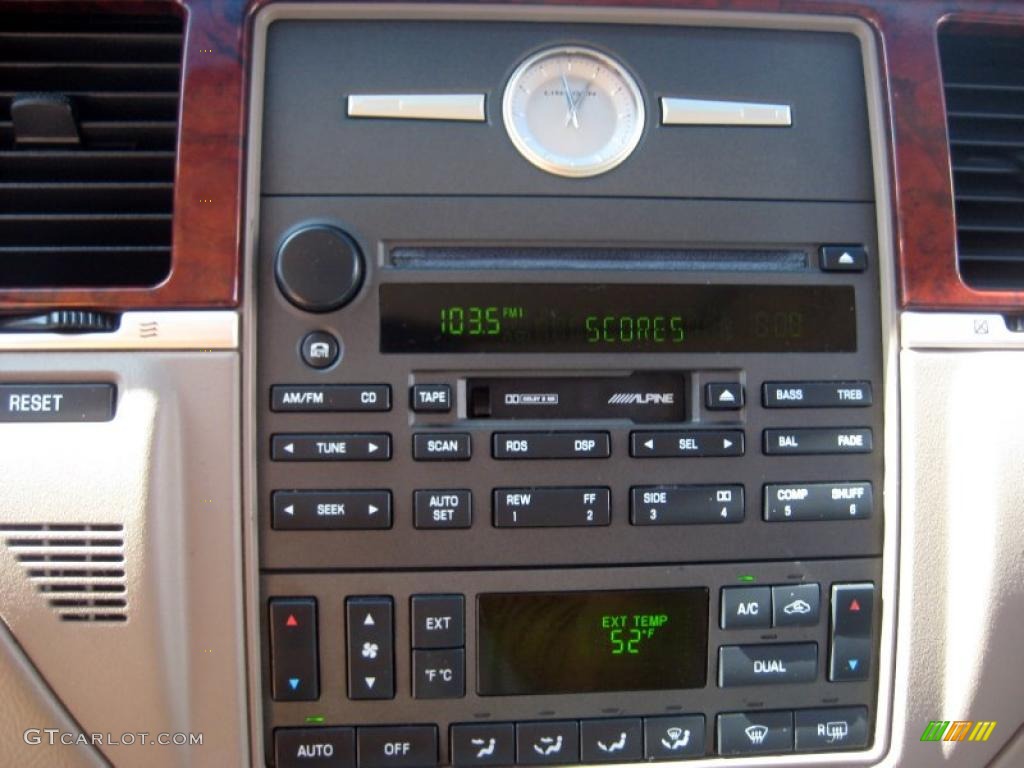 2003 Lincoln Town Car Cartier Controls Photo #46976544