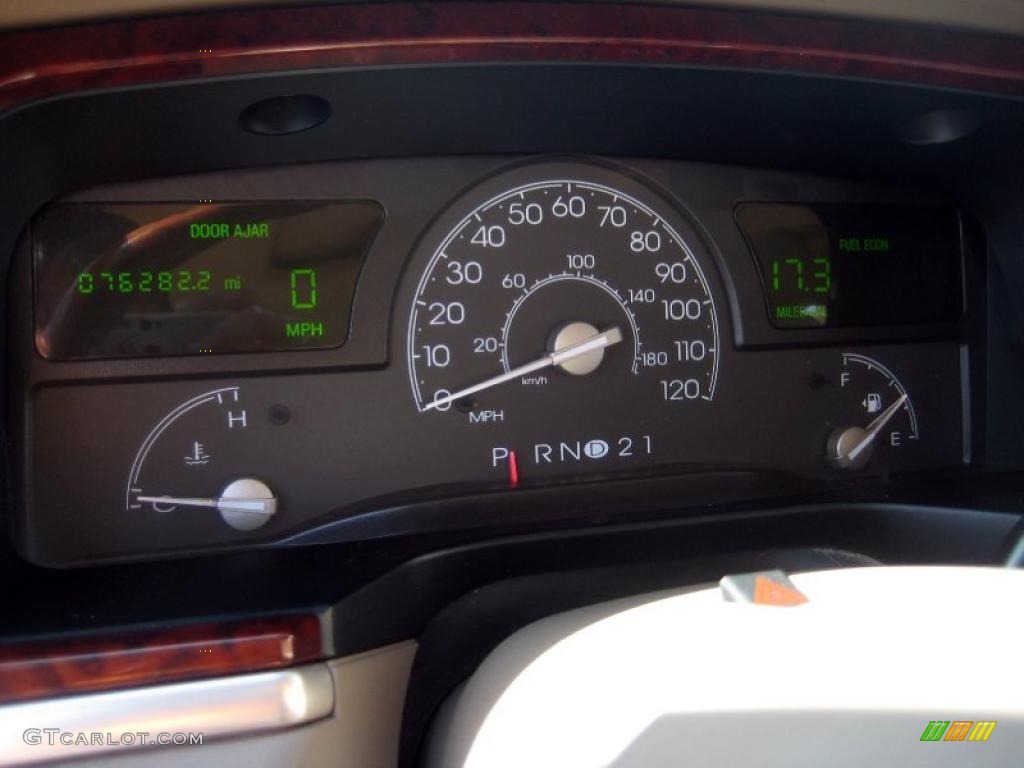 2003 Lincoln Town Car Cartier Gauges Photo #46976574