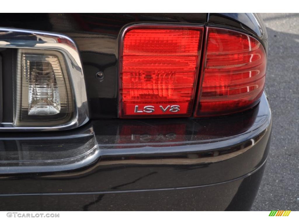 2001 Lincoln LS V8 Marks and Logos Photos