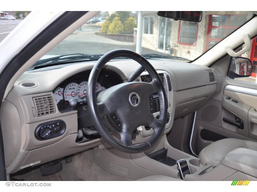 Medium Dark Parchment Interior 2004 Mercury Mountaineer V8 AWD Photo #46980552