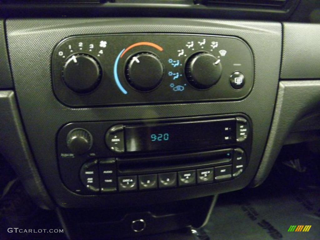 2006 Chrysler Sebring Sedan Controls Photo #46983162