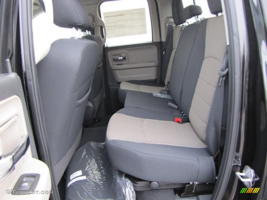 2011 Ram 1500 Big Horn Quad Cab 4x4 - Brilliant Black Crystal Pearl / Dark Slate Gray/Medium Graystone photo #8