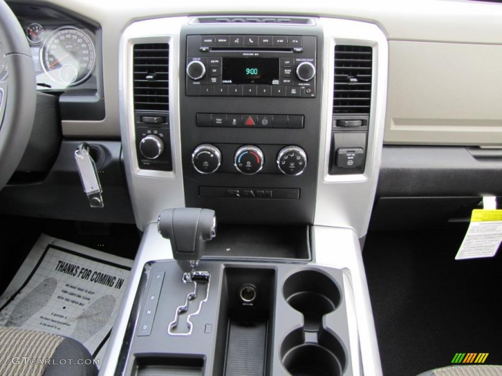 2011 Ram 1500 Big Horn Quad Cab 4x4 - Brilliant Black Crystal Pearl / Dark Slate Gray/Medium Graystone photo #12