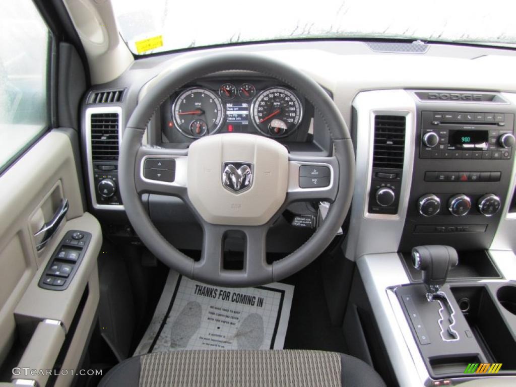 2011 Ram 1500 Big Horn Quad Cab 4x4 - Brilliant Black Crystal Pearl / Dark Slate Gray/Medium Graystone photo #13