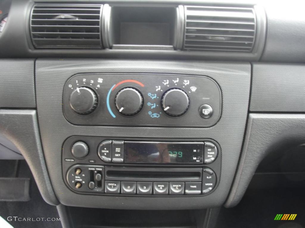 2004 Dodge Stratus SE Sedan Controls Photo #46984278