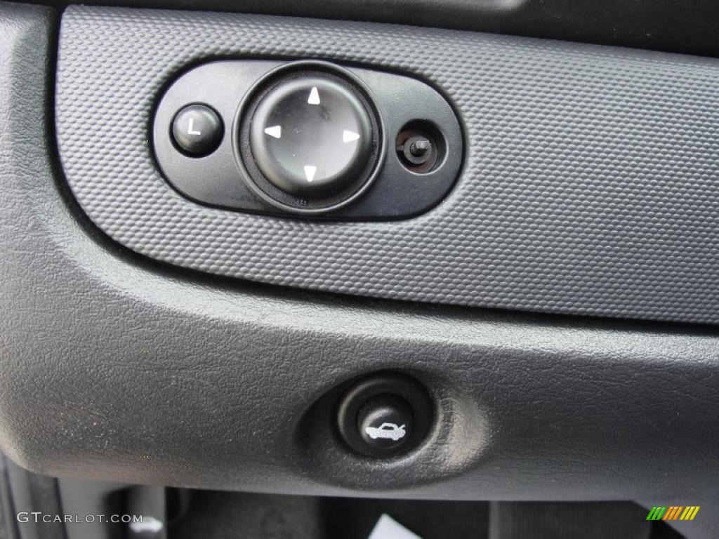 2004 Dodge Stratus SE Sedan Controls Photo #46984386
