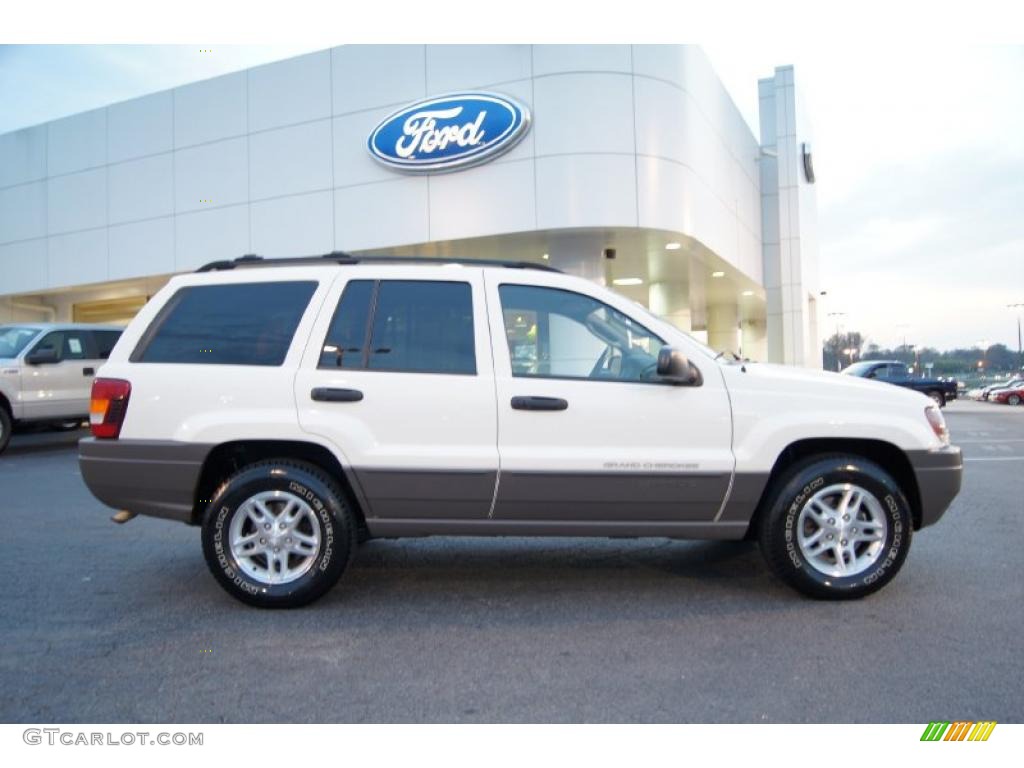 2004 Grand Cherokee Laredo - Stone White / Dark Slate Gray photo #2