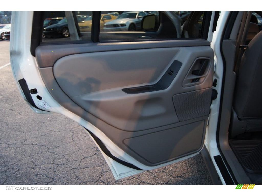 2004 Grand Cherokee Laredo - Stone White / Dark Slate Gray photo #9