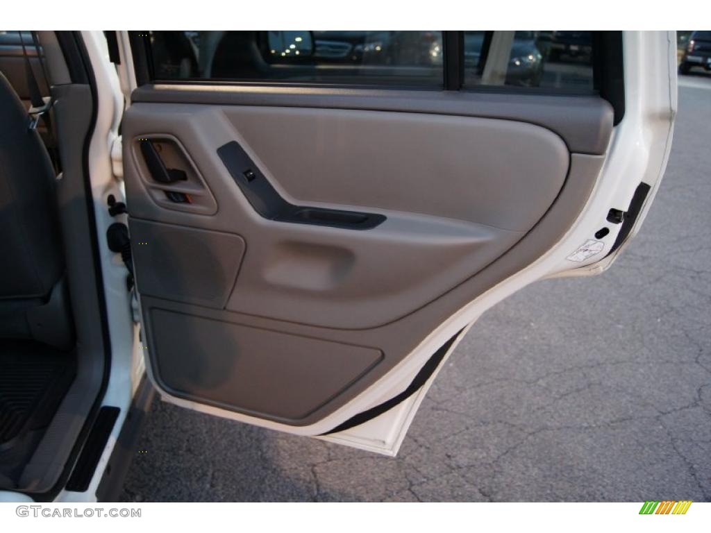 2004 Grand Cherokee Laredo - Stone White / Dark Slate Gray photo #12
