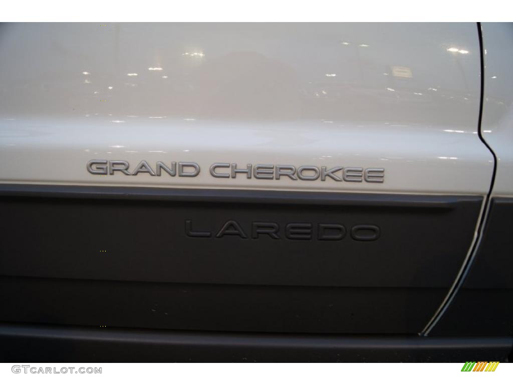 2004 Grand Cherokee Laredo - Stone White / Dark Slate Gray photo #18