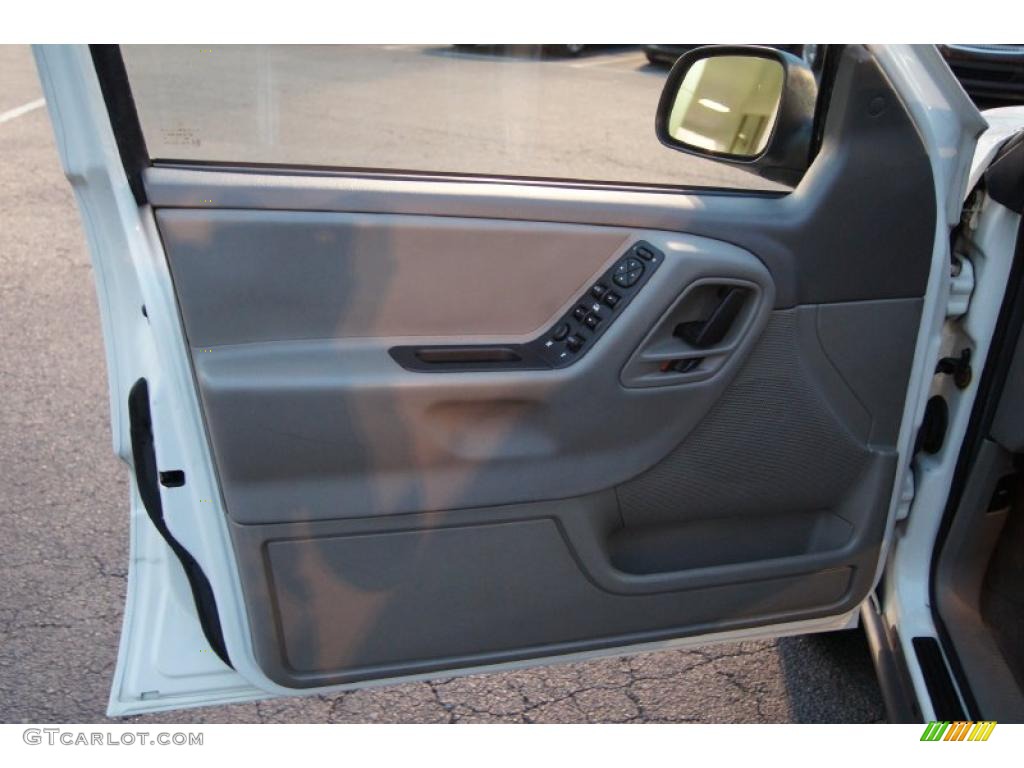 2004 Grand Cherokee Laredo - Stone White / Dark Slate Gray photo #21