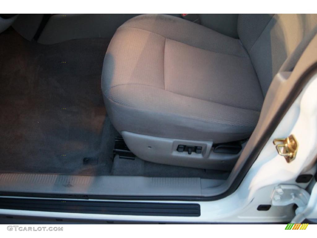 2004 Grand Cherokee Laredo - Stone White / Dark Slate Gray photo #22