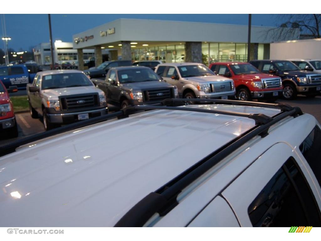 2004 Grand Cherokee Laredo - Stone White / Dark Slate Gray photo #34