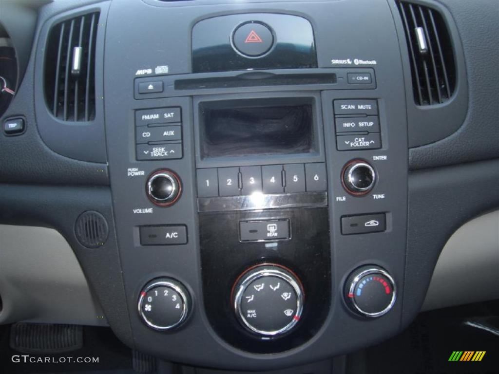 2010 Kia Forte EX Controls Photo #46988130