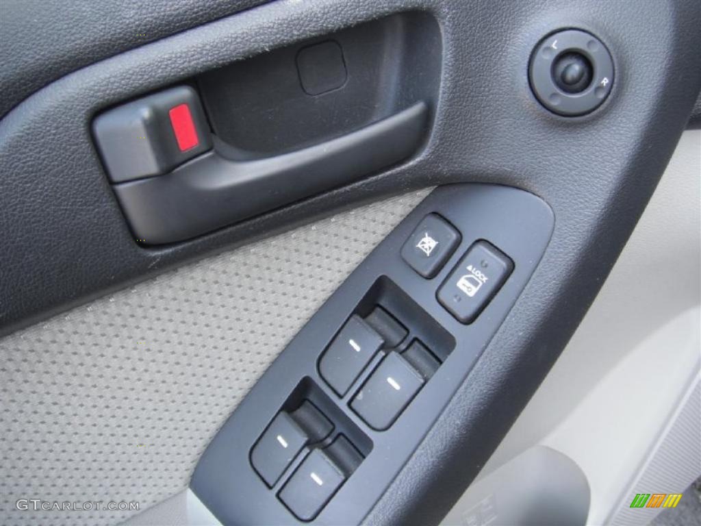 2010 Kia Forte EX Controls Photo #46988202