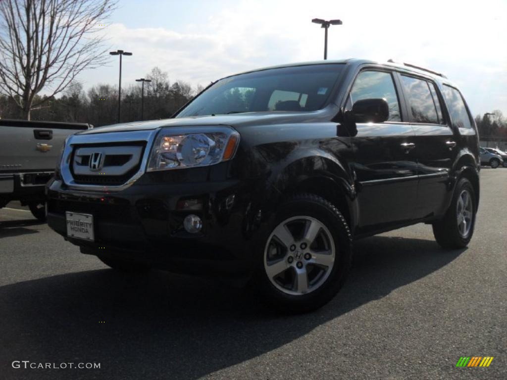 Formal Black Honda Pilot