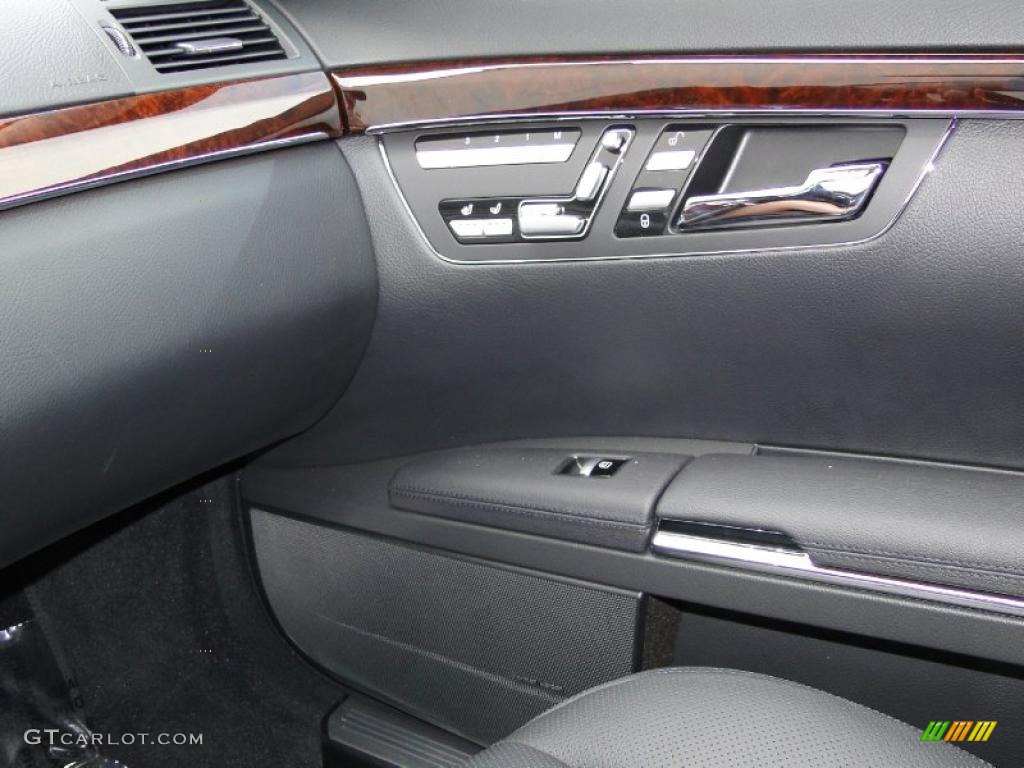 2011 Mercedes-Benz S 550 Sedan Controls Photo #46992219