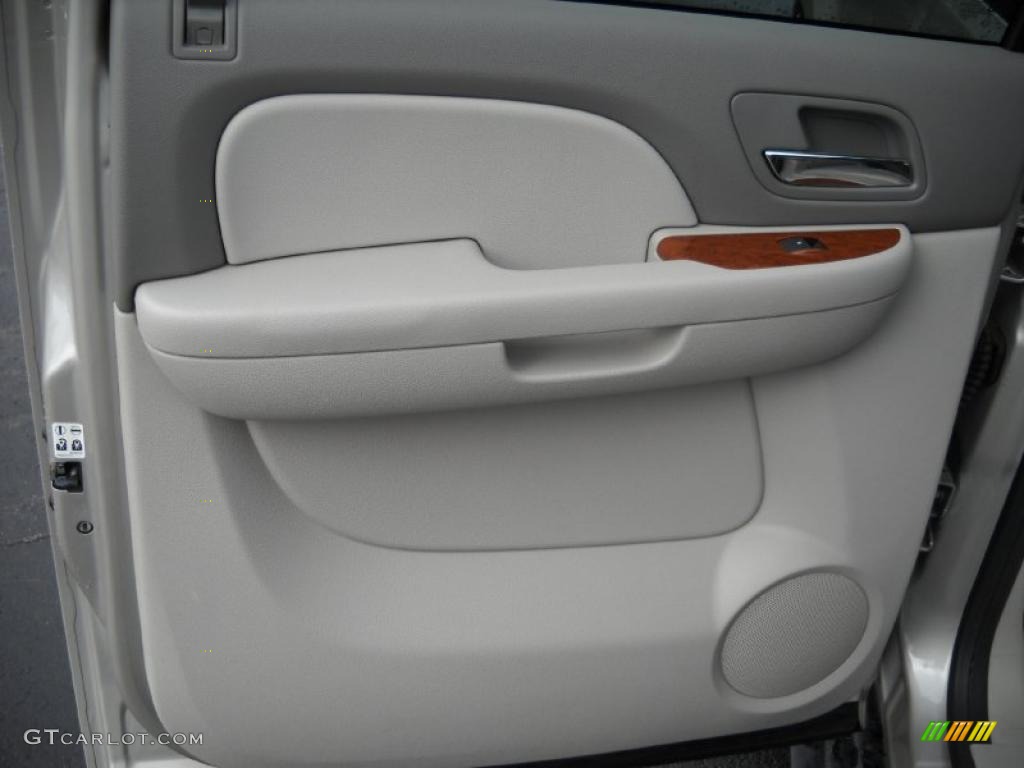 2008 GMC Yukon XL SLT 4x4 Light Titanium Door Panel Photo #46992627