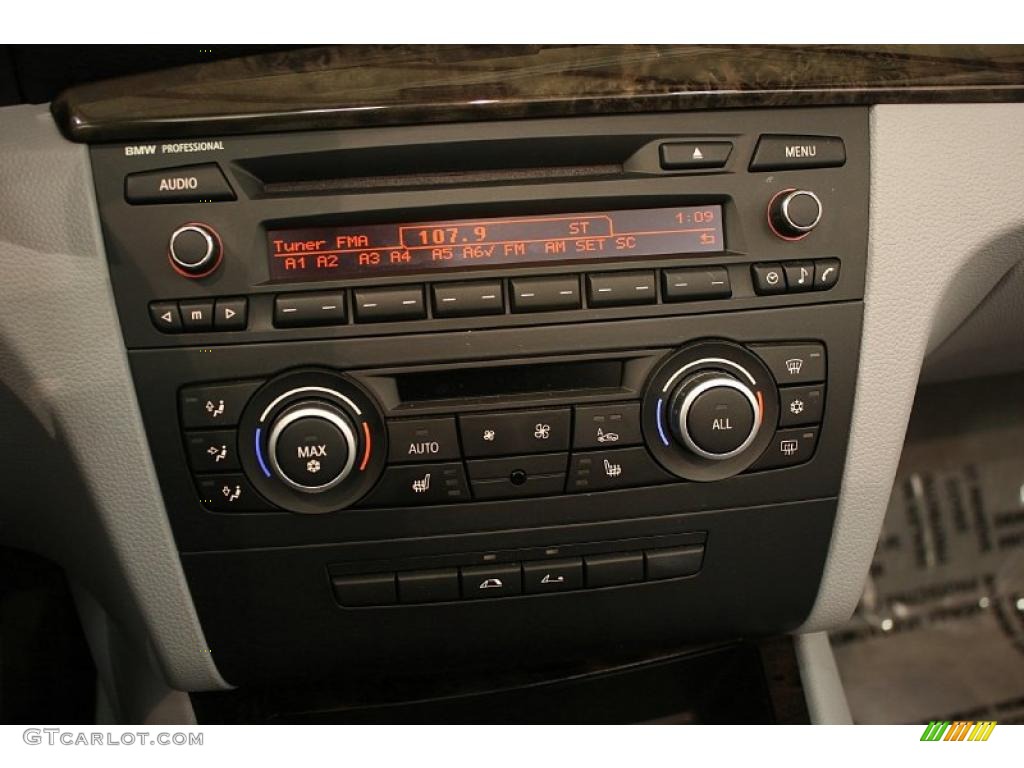 2010 BMW 1 Series 135i Convertible Controls Photo #46996359