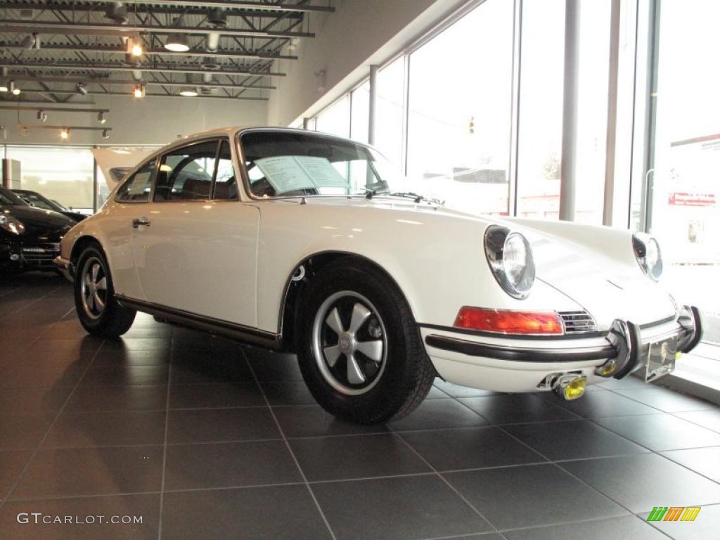 Light White Grey Porsche 911