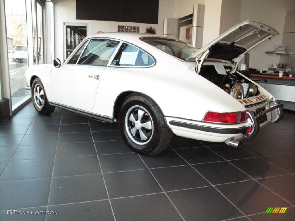 Light White Grey 1969 Porsche 911 E Coupe Exterior Photo #46997229