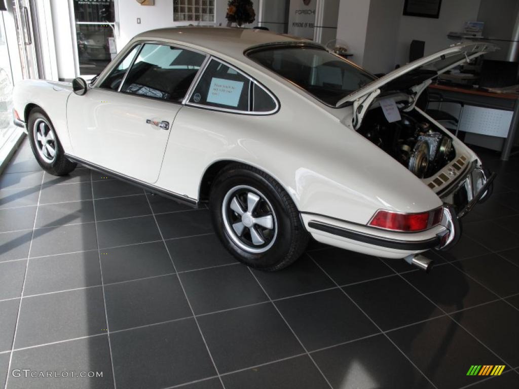 Light White Grey 1969 Porsche 911 E Coupe Exterior Photo #46997295