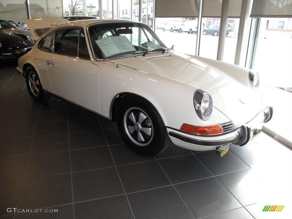 Light White Grey 1969 Porsche 911 E Coupe Exterior Photo #46997310