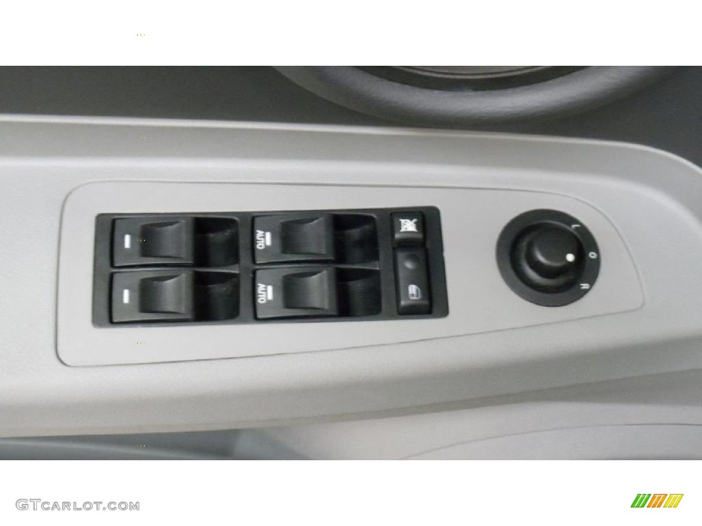 2006 Dodge Charger SRT-8 Controls Photo #46998405