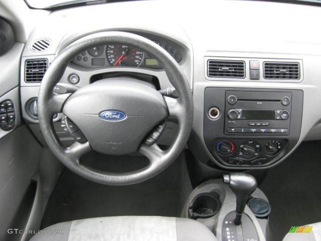 2005 Focus ZX4 SE Sedan - Light Tundra Metallic / Charcoal/Charcoal photo #26