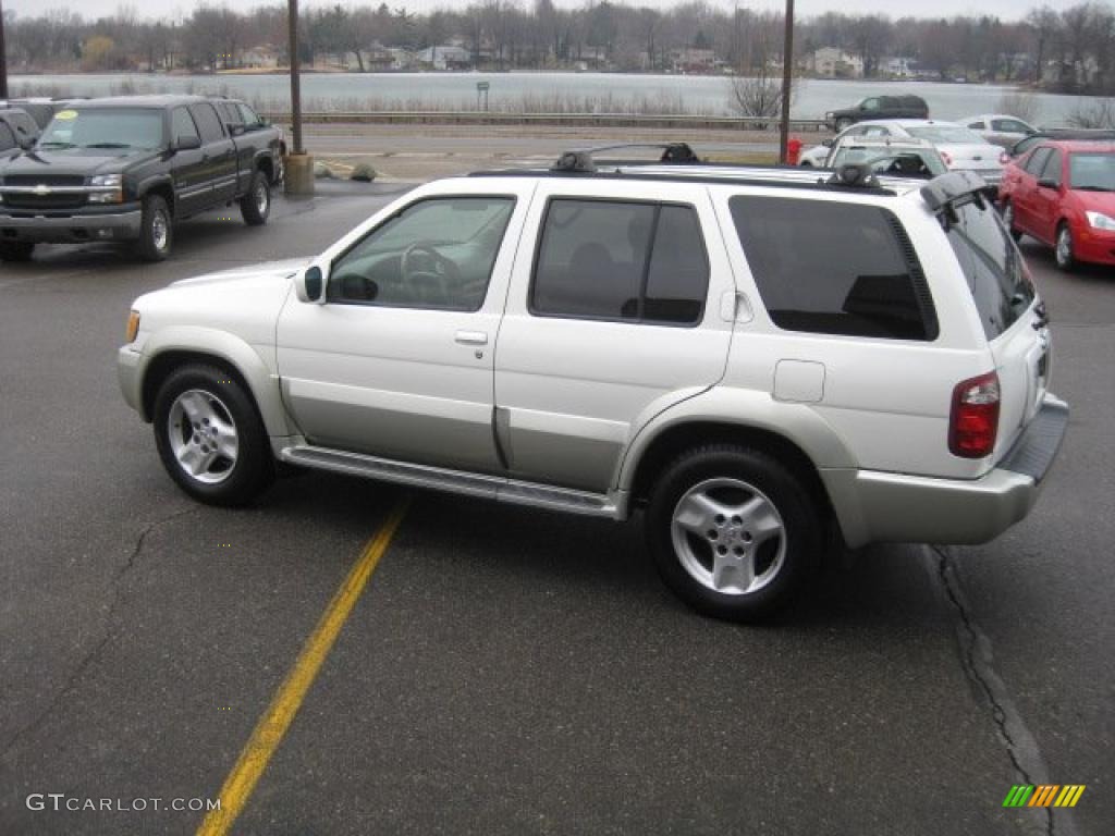 2001 QX4 4x4 - Dover White / Stone Beige photo #5