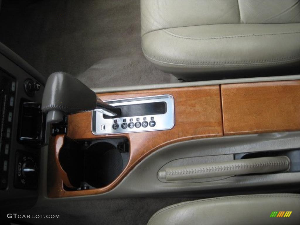 2001 Infiniti QX4 4x4 4 Speed Automatic Transmission Photo #47001495