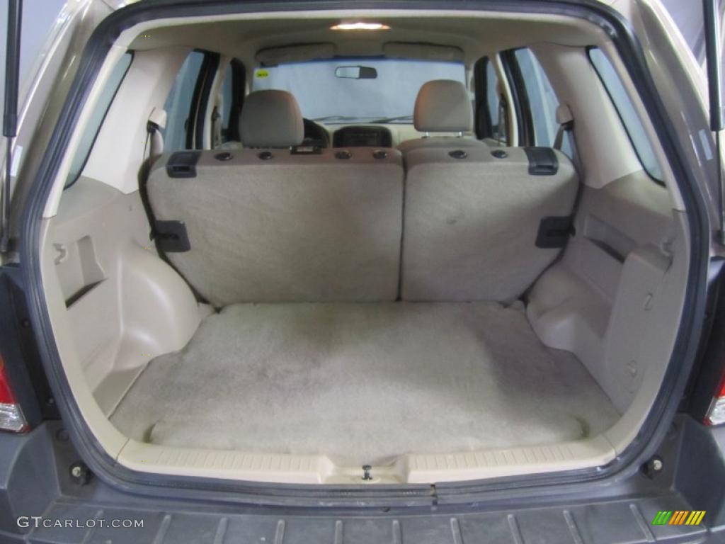 2007 Ford Escape XLS 4WD Trunk Photo #47001942