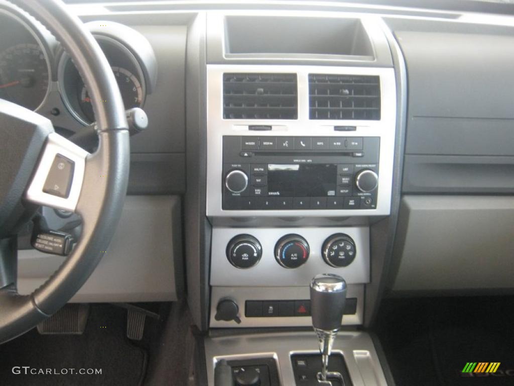 2010 Dodge Nitro SXT 4x4 Controls Photo #47004435