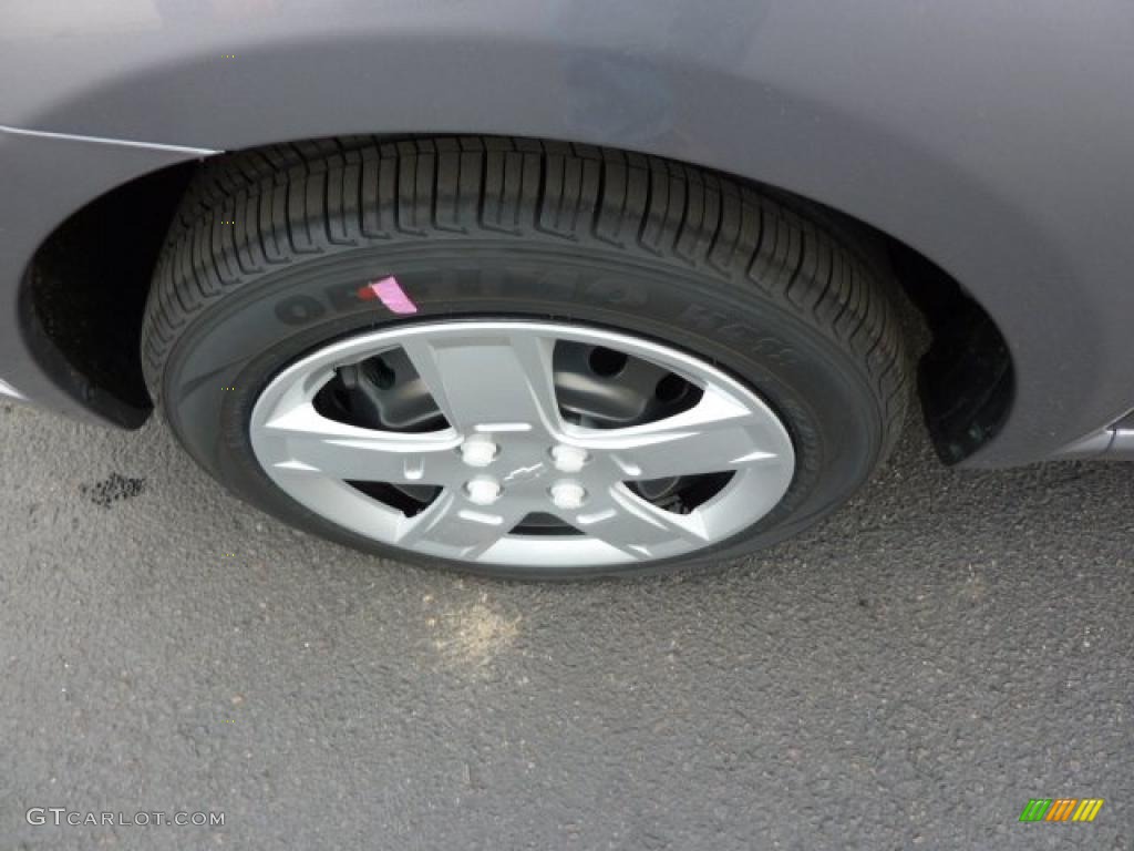 2011 Aveo LT Sedan - Medium Gray / Charcoal photo #12