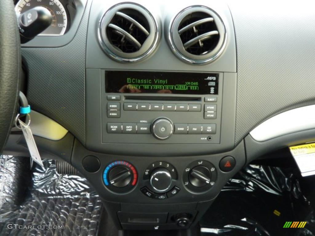 2011 Chevrolet Aveo LT Sedan Controls Photo #47008311