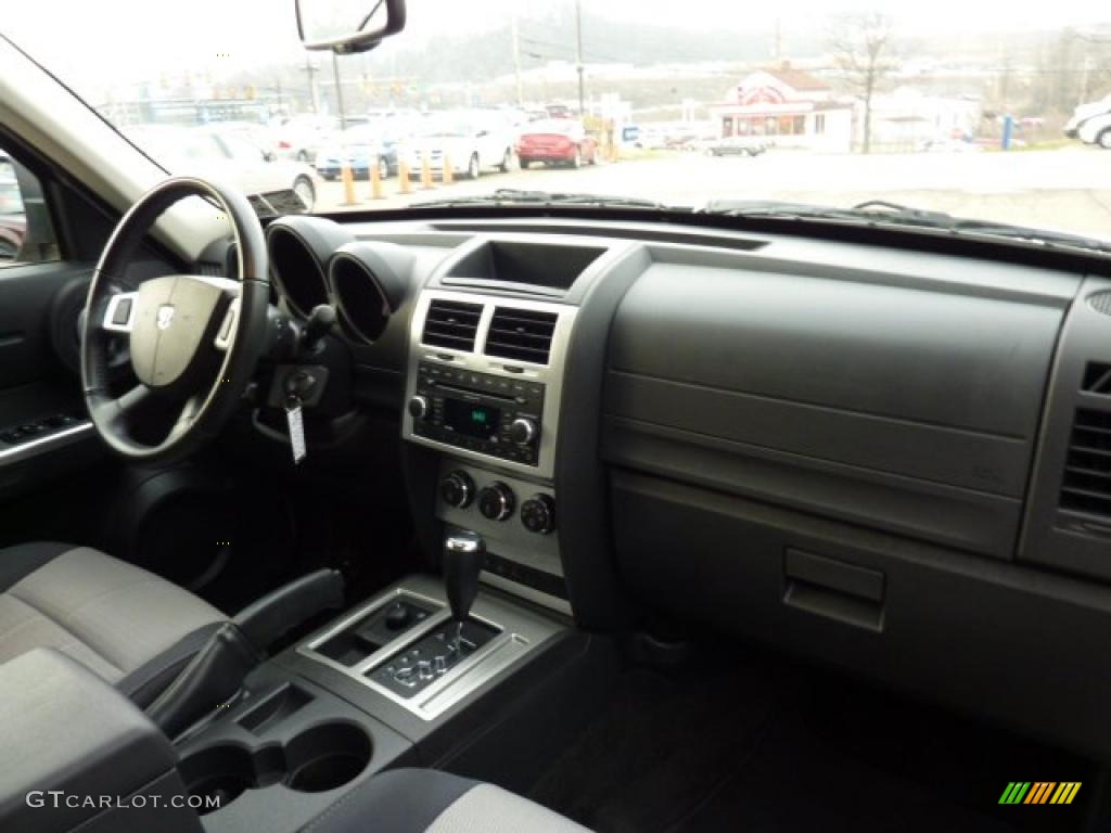 2007 Nitro R/T 4x4 - Bright Silver Metallic / Dark Slate Gray/Light Slate Gray photo #17