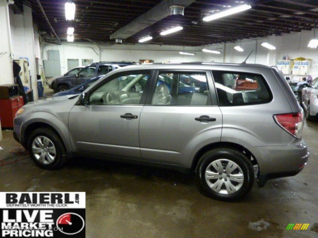 2009 Forester 2.5 X - Spark Silver Metallic / Platinum photo #2