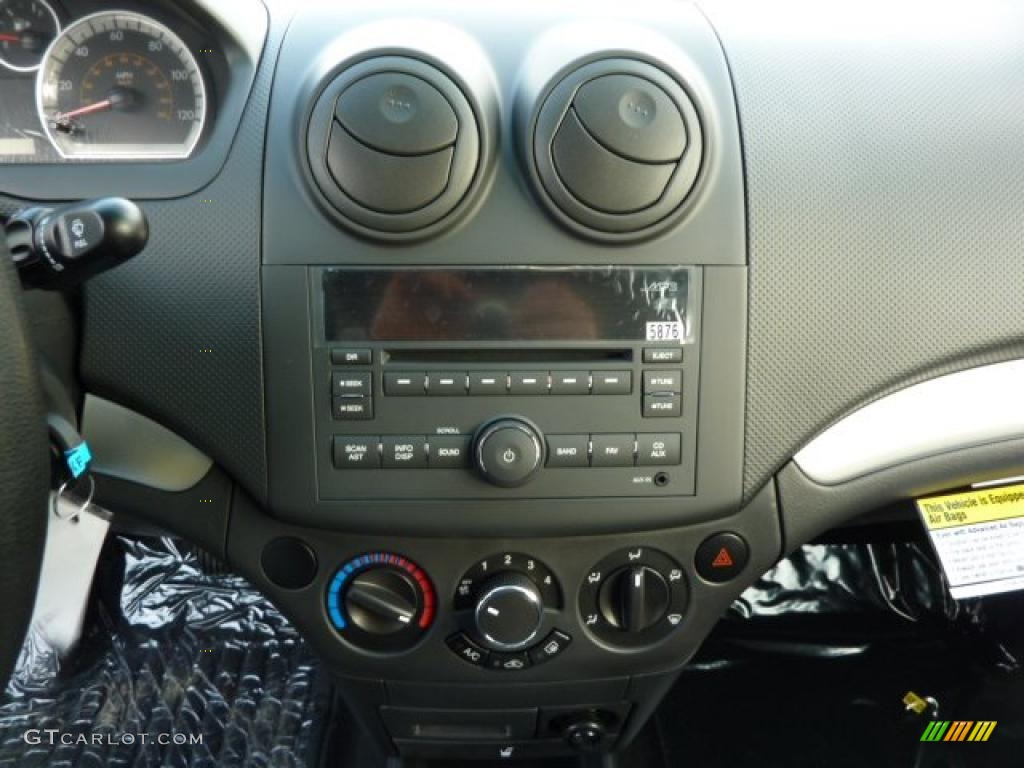 2011 Chevrolet Aveo LT Sedan Controls Photo #47010342