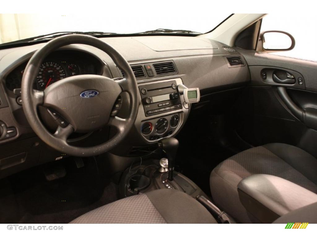 2007 Ford Focus ZX3 SE Coupe Charcoal Dashboard Photo #47010576
