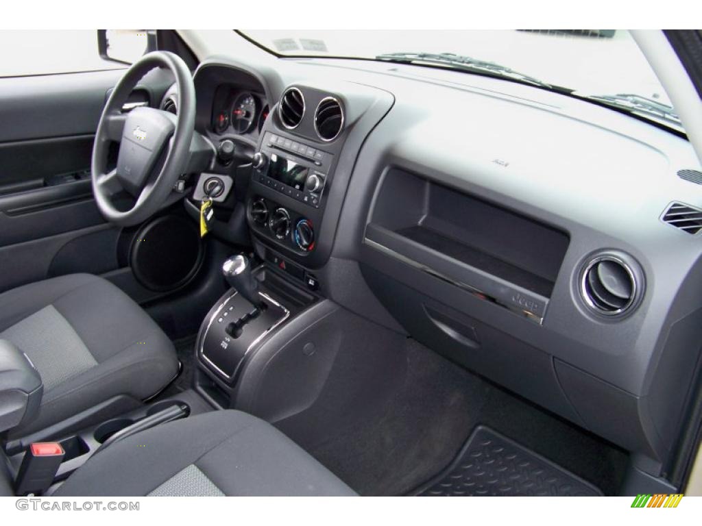 2009 Jeep Patriot Sport 4x4 Dashboard Photos