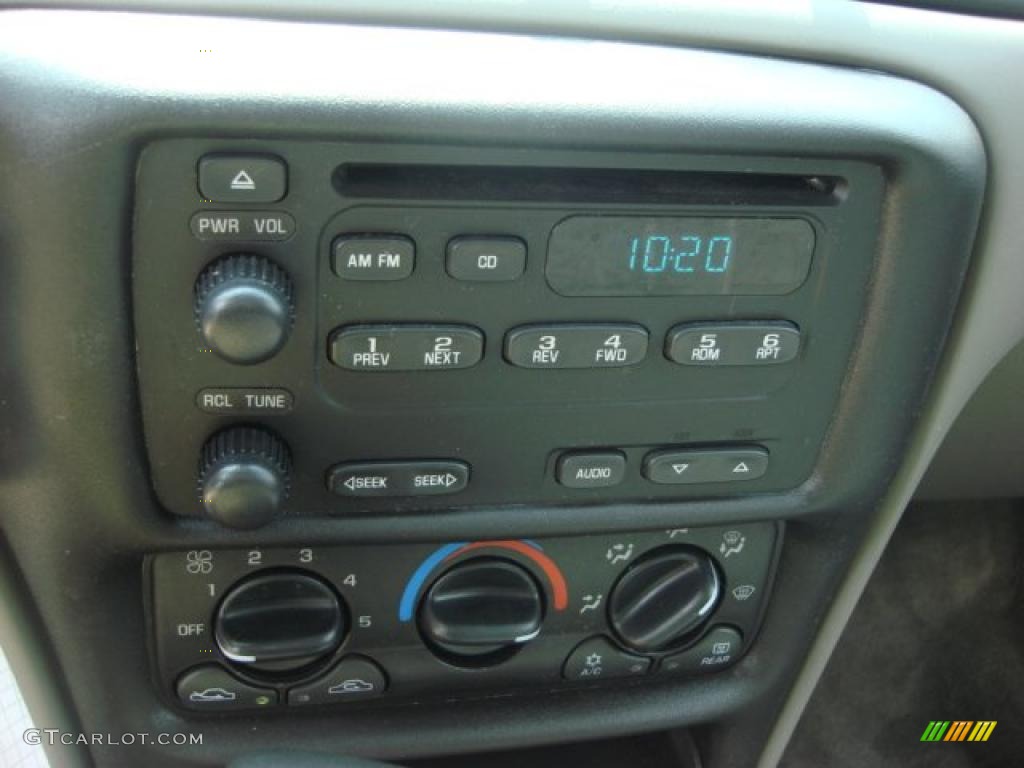 2005 Chevrolet Classic Standard Classic Model Controls Photo #47013705