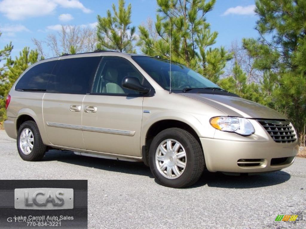 2005 Town & Country Touring - Linen Gold Metallic / Dark Khaki/Light Graystone photo #1