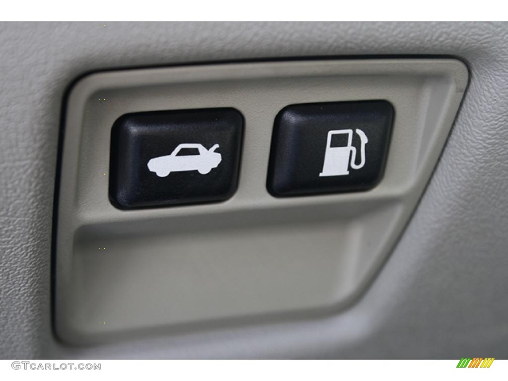 2002 Jaguar S-Type 4.0 Controls Photo #47016603