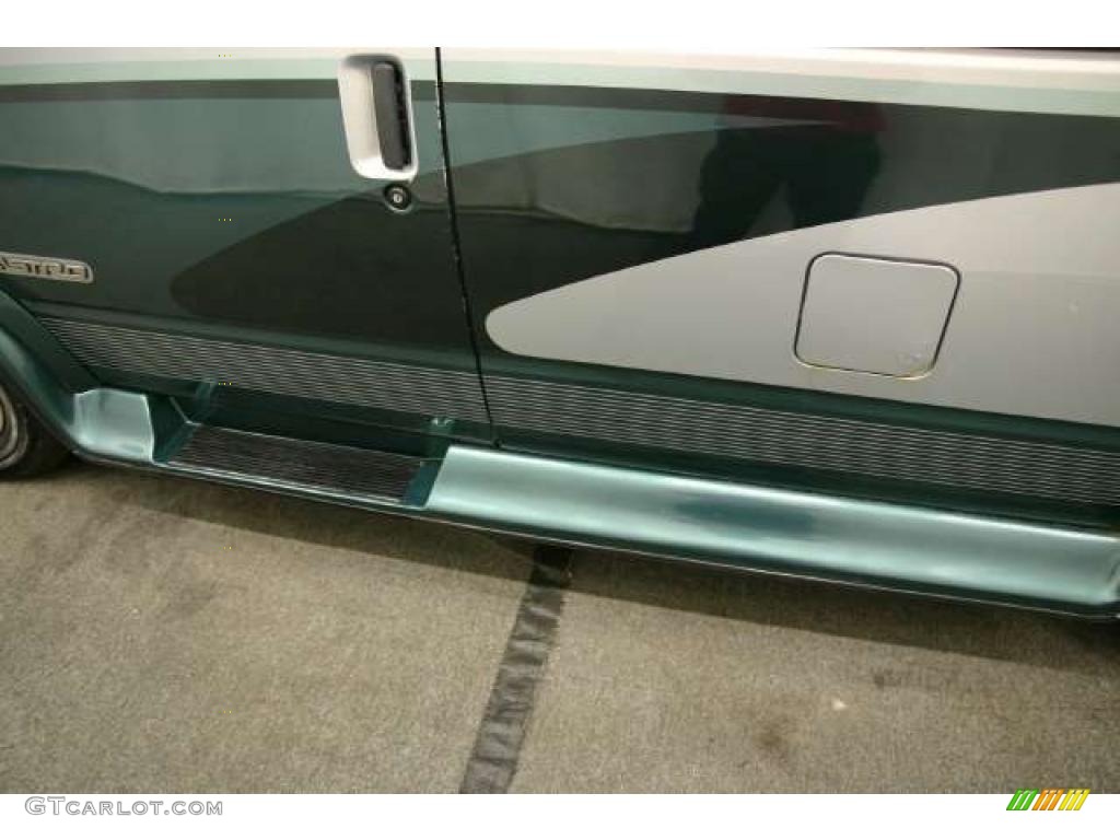 1998 Astro Passenger Van - Forest Green Metallic / Neutral photo #11