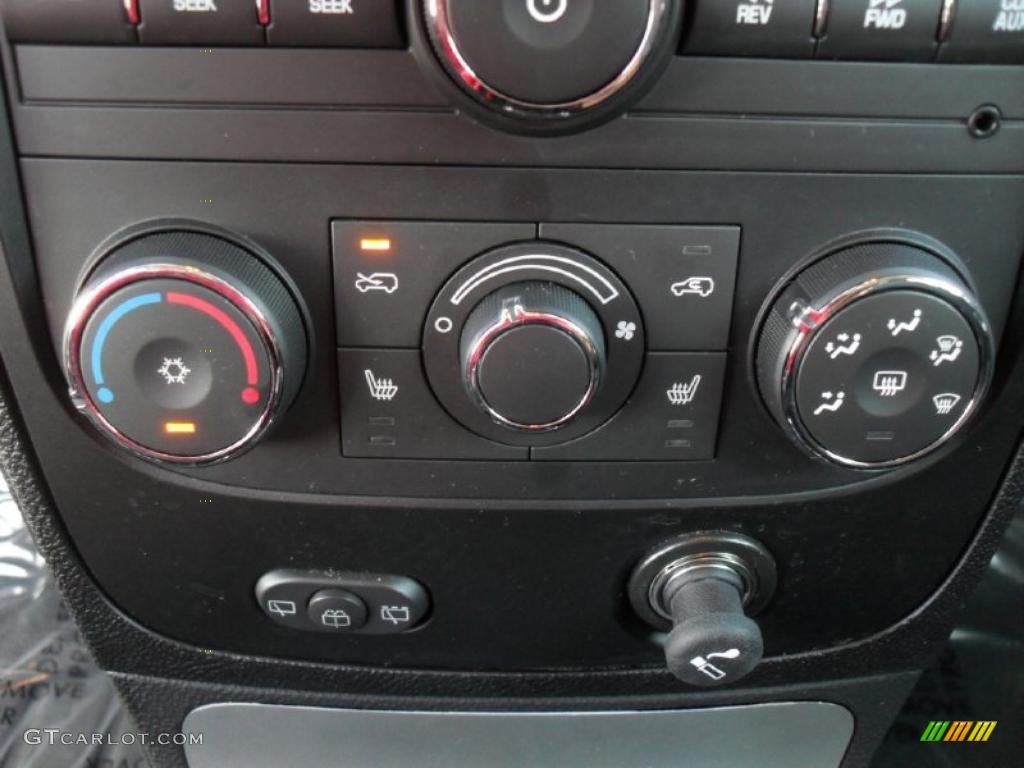 2011 Chevrolet HHR LT Controls Photo #47020629