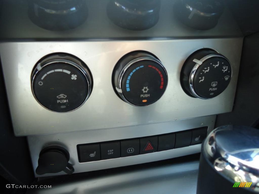 2008 Dodge Nitro R/T Controls Photo #47022363